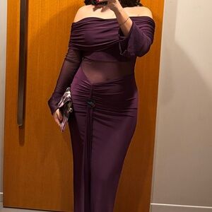 Chic Off-Shoulder Long Sleeve Dress in Deep Purple